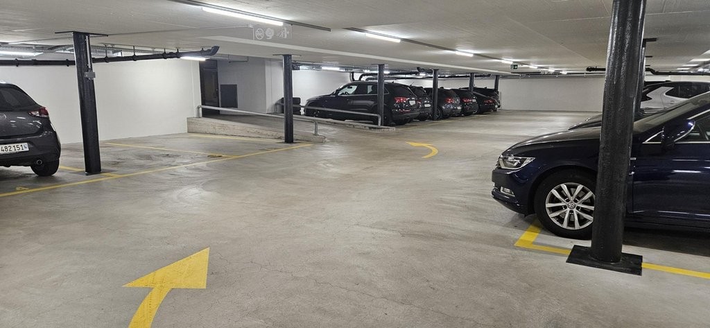 Posto auto in garage sotterraneo, foto 2 di 3