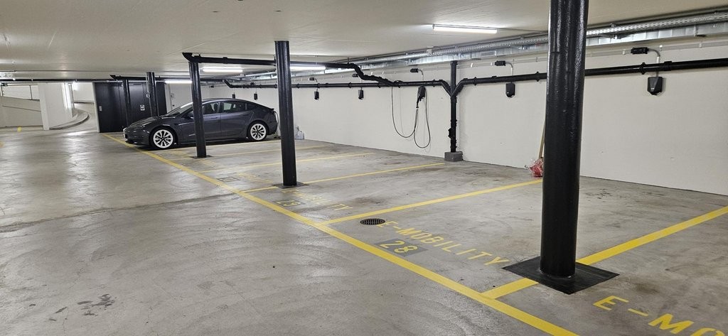 Posto auto in garage sotterraneo, foto 3 di 3