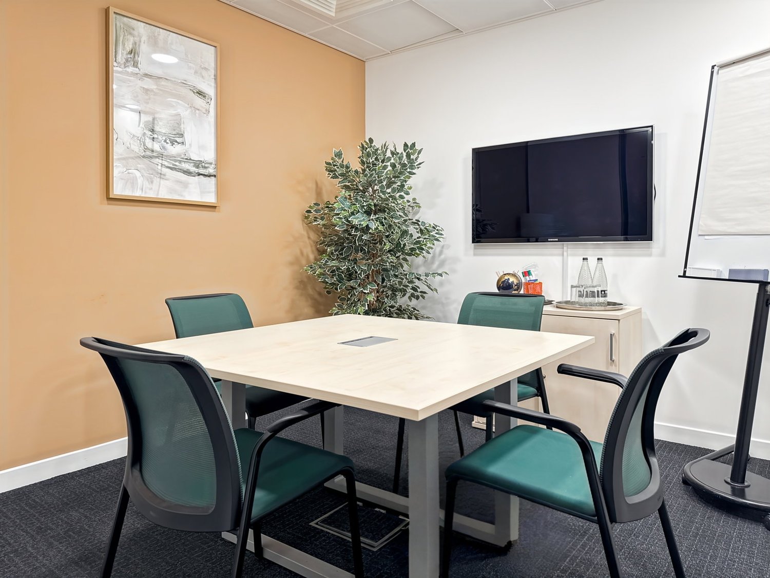 300m² office