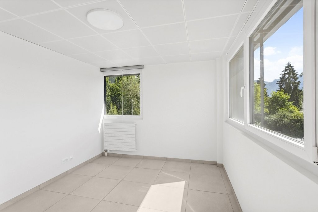 65m² office