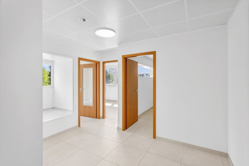 65m² office
