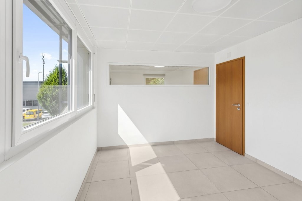 65m² office