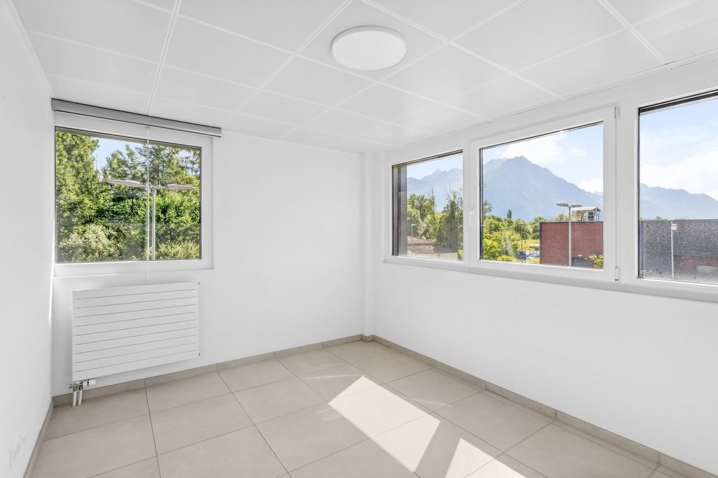 65m² office
