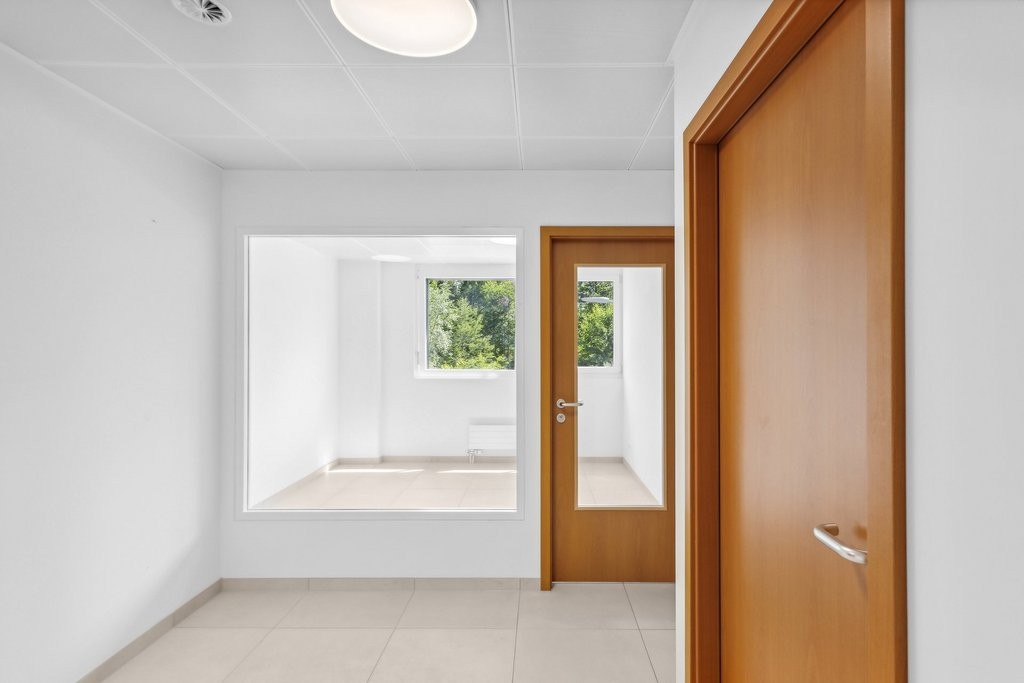 65m² office