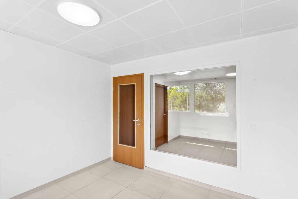 65m² office