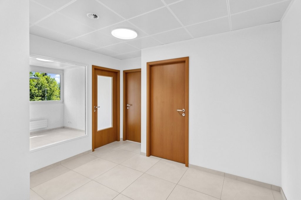 65m² office