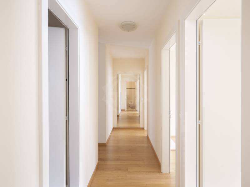 5 rooms apartment, photo 9 of 10