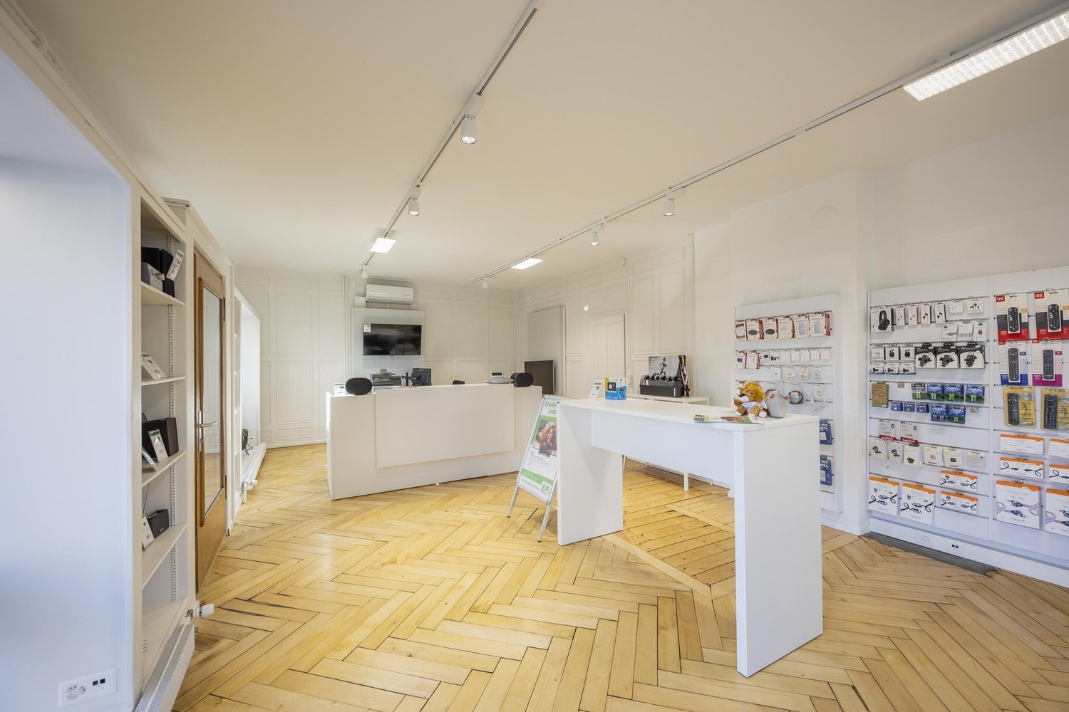 83m² commerciale
