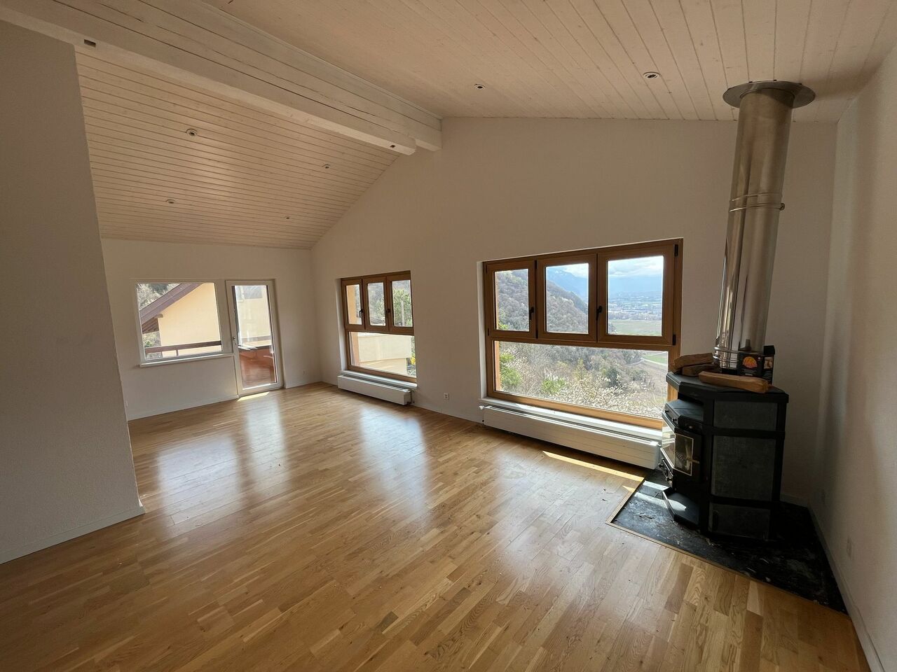 5 rooms apartment, photo 2 of 9