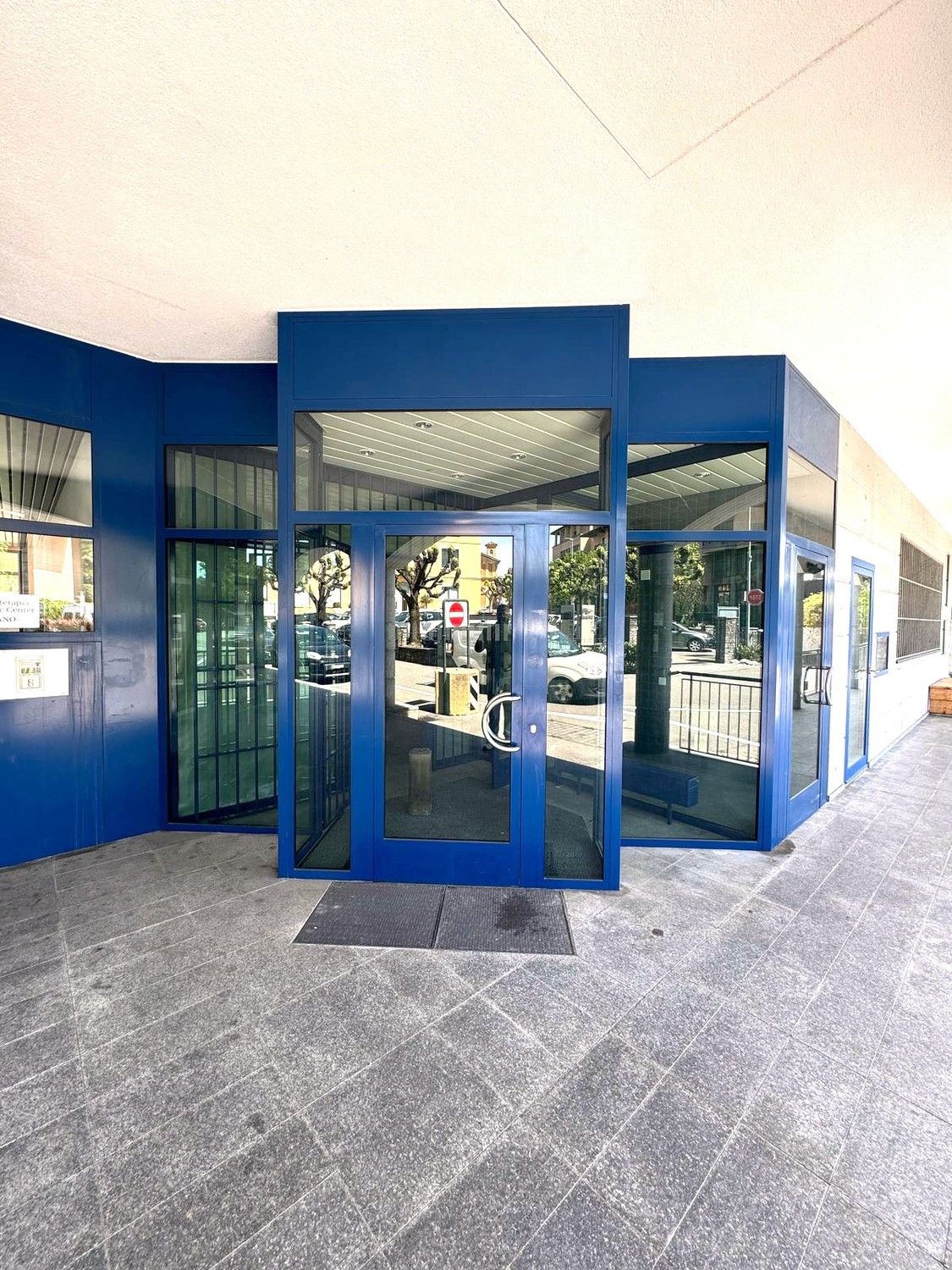 70m² commercial