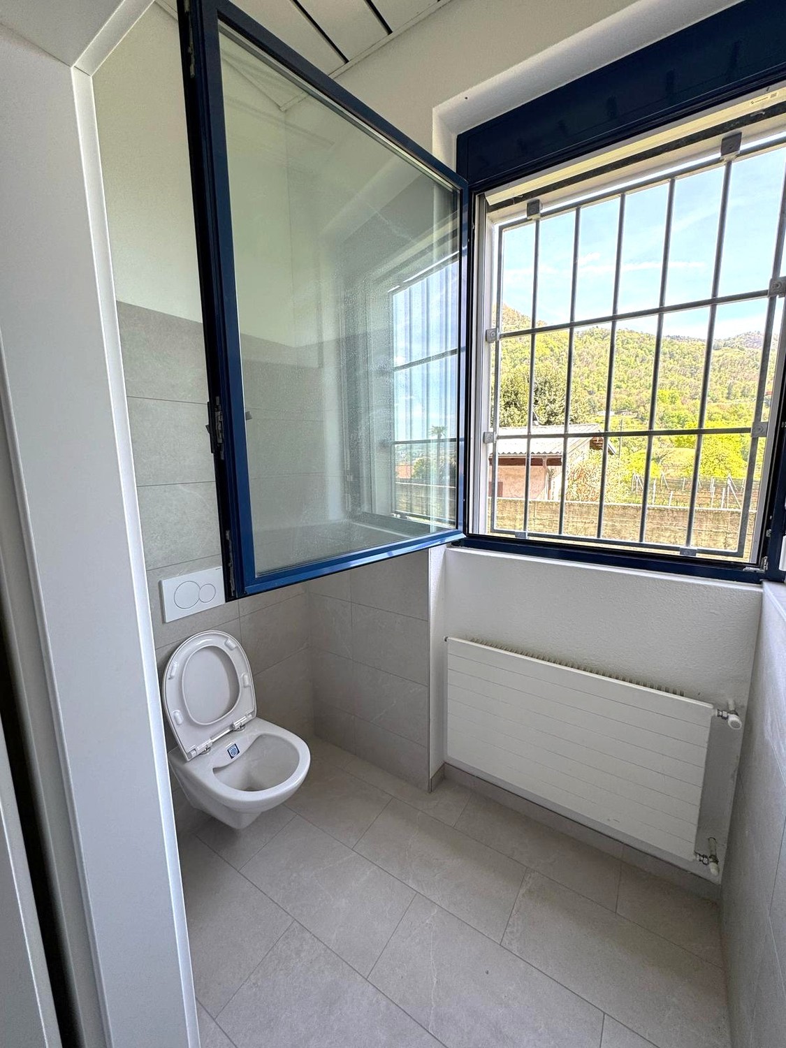 70m² commercial