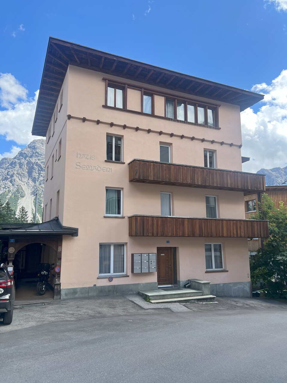 5 rooms apartment
