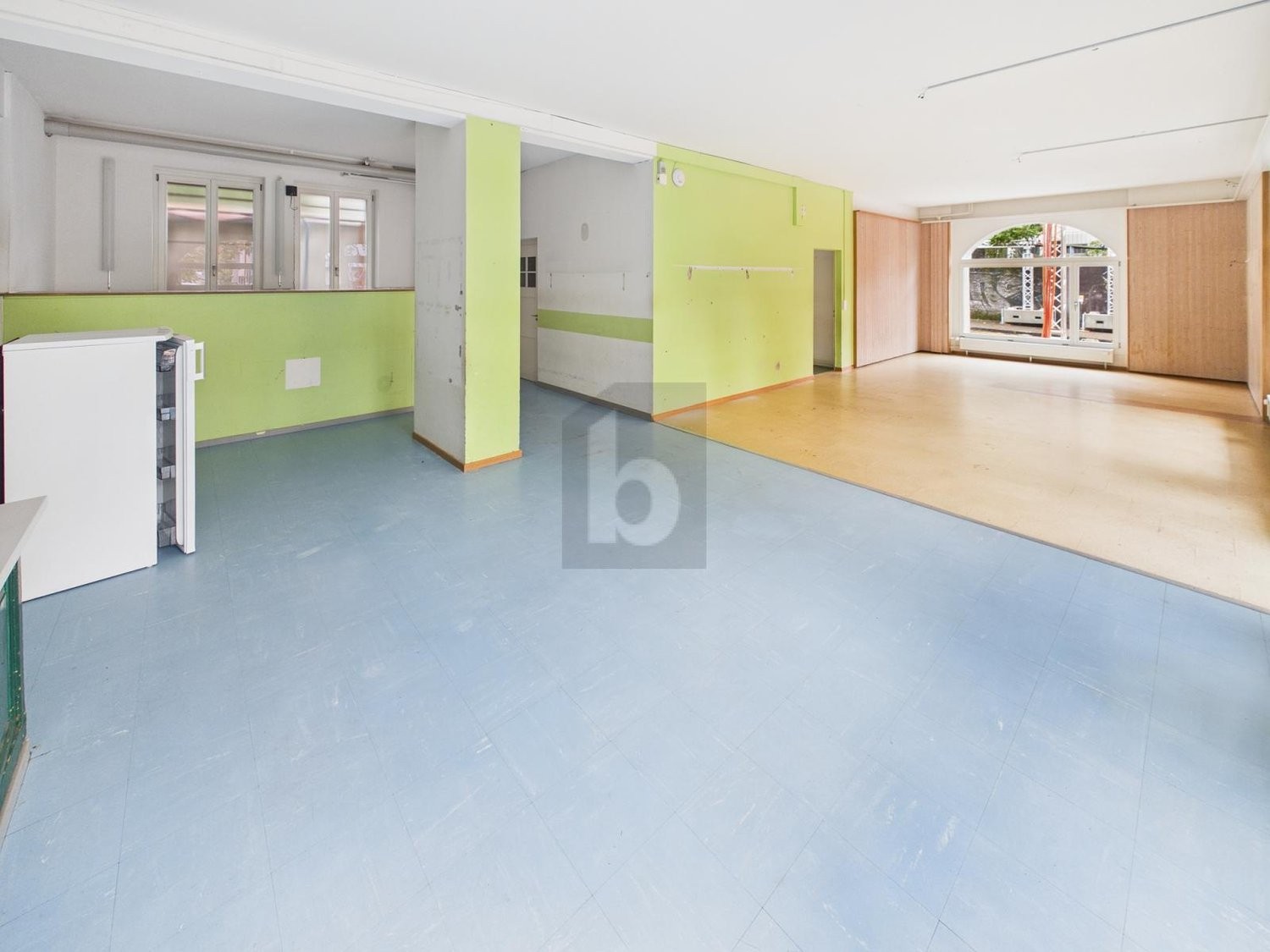 171m² office