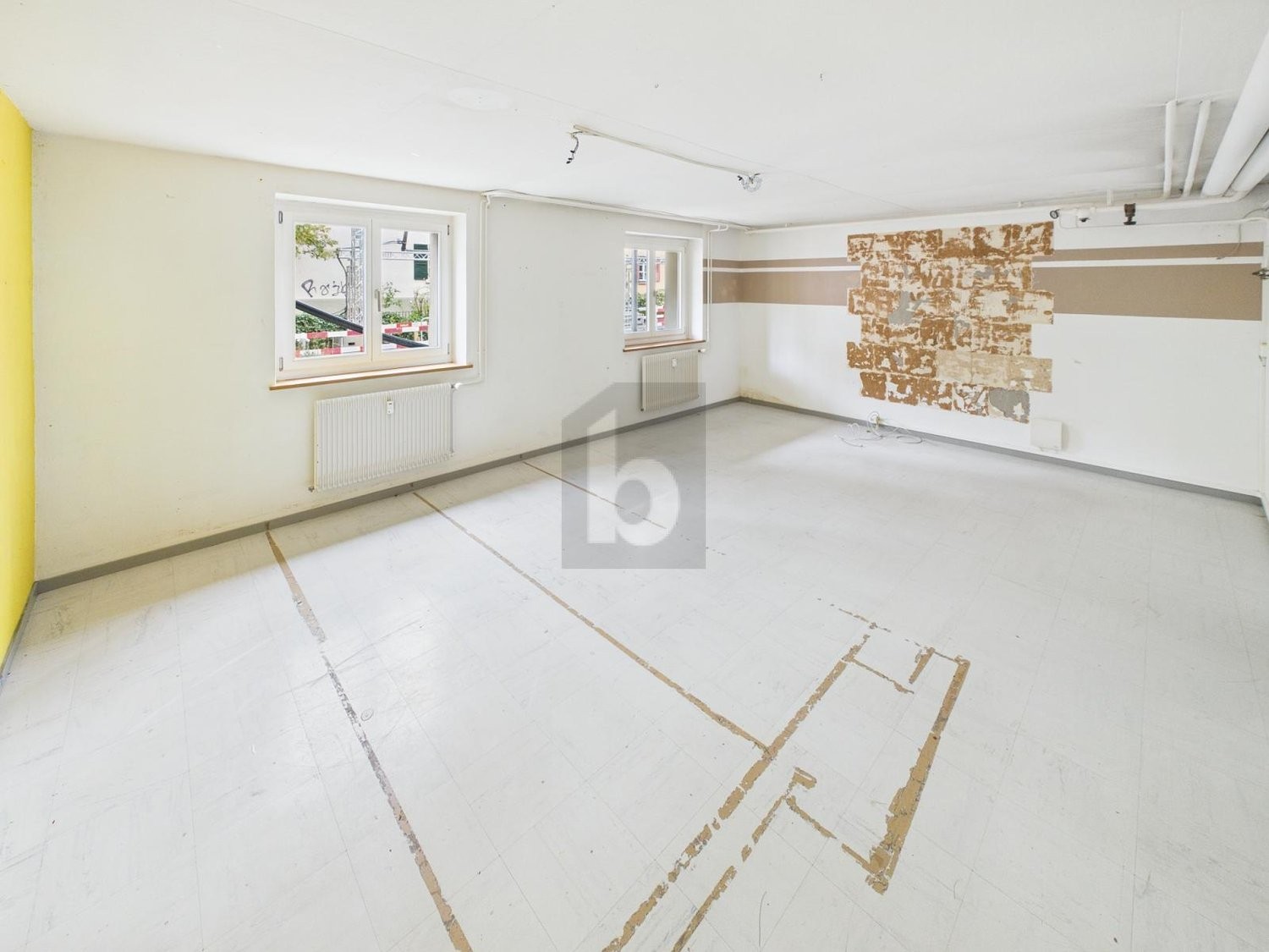 171m² office