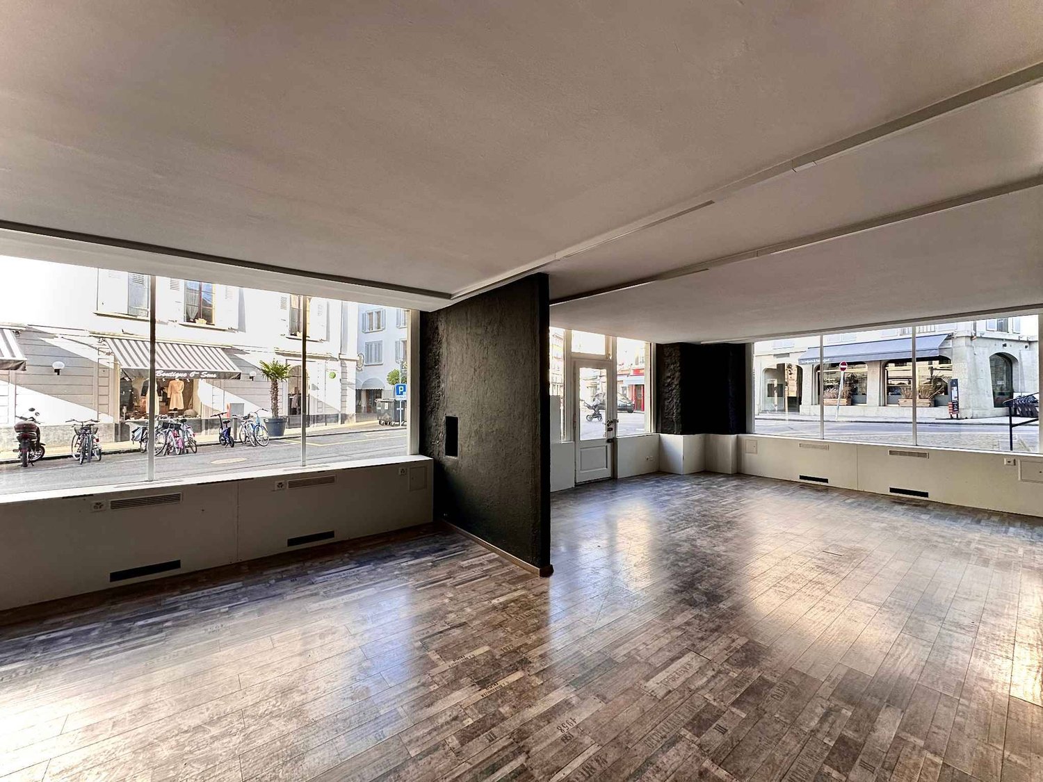 98m² arcade, photo 1 of 3