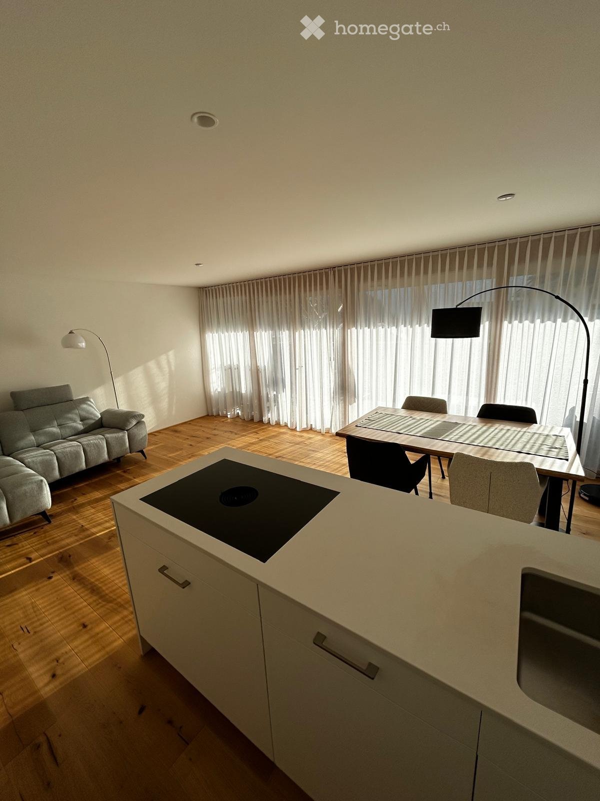 Appartement de 3.5 pièces au rez-de-chaussée avec vue de rêve sur les montagnes à louer dès le 01.10.2026

Vous recherchez un foyer qui allie calme, nature et une bonne desserte ? Alors cet appartement de 3.5 pièces au rez-de-chaussée, bien entretenu, est exactement ce qu'il vous faut.

L'appartemen