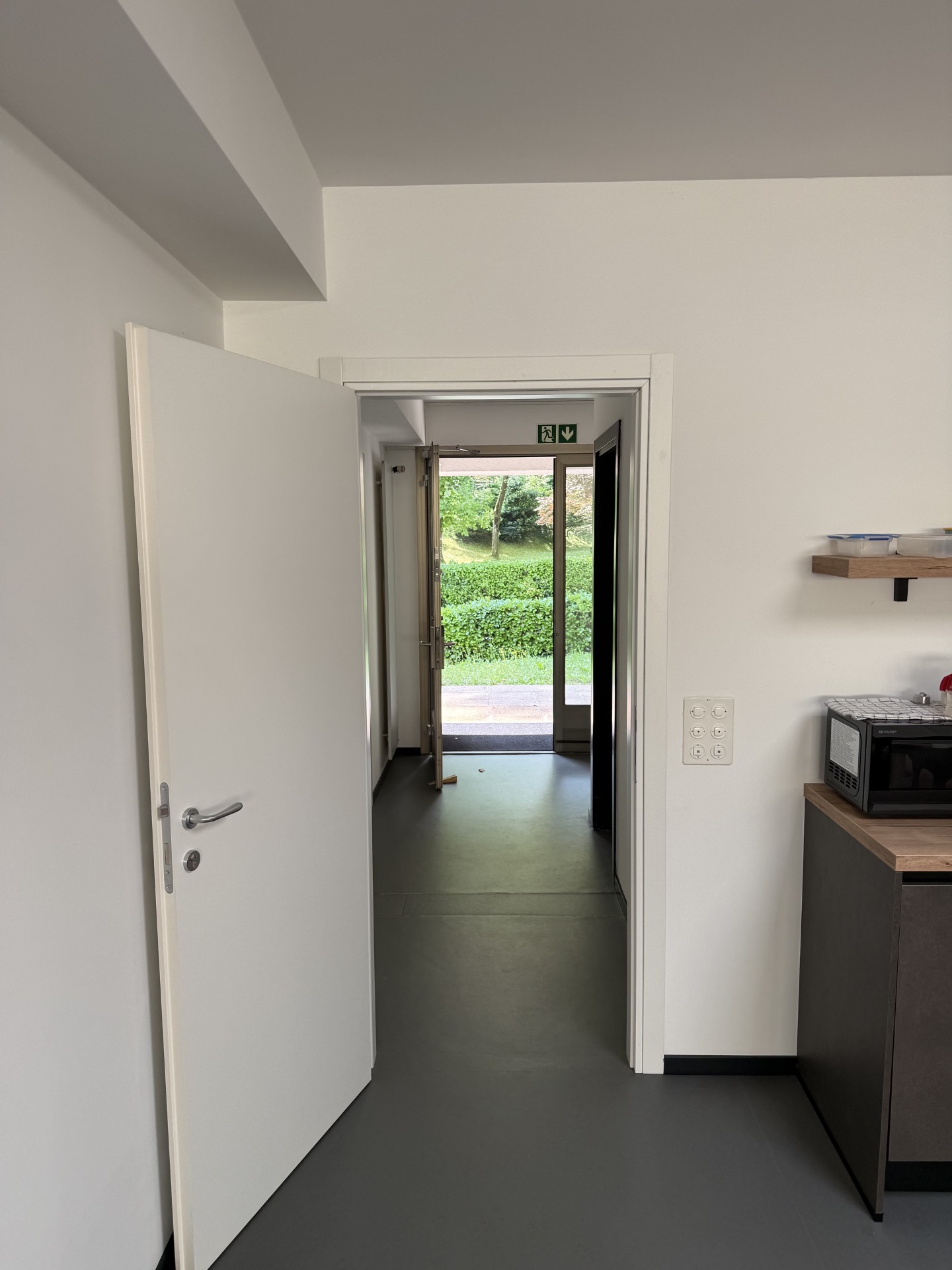 Office, photo 6 of 10