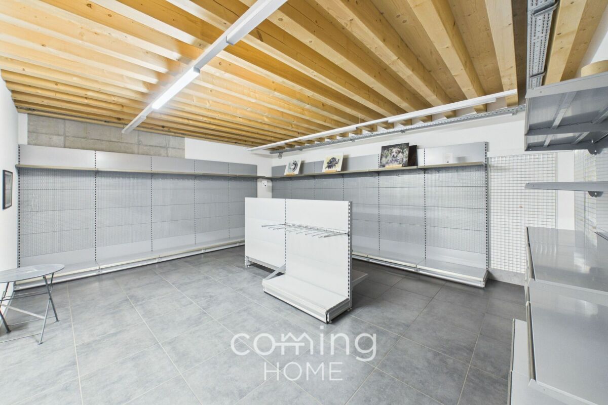 3255m² de local de stockage