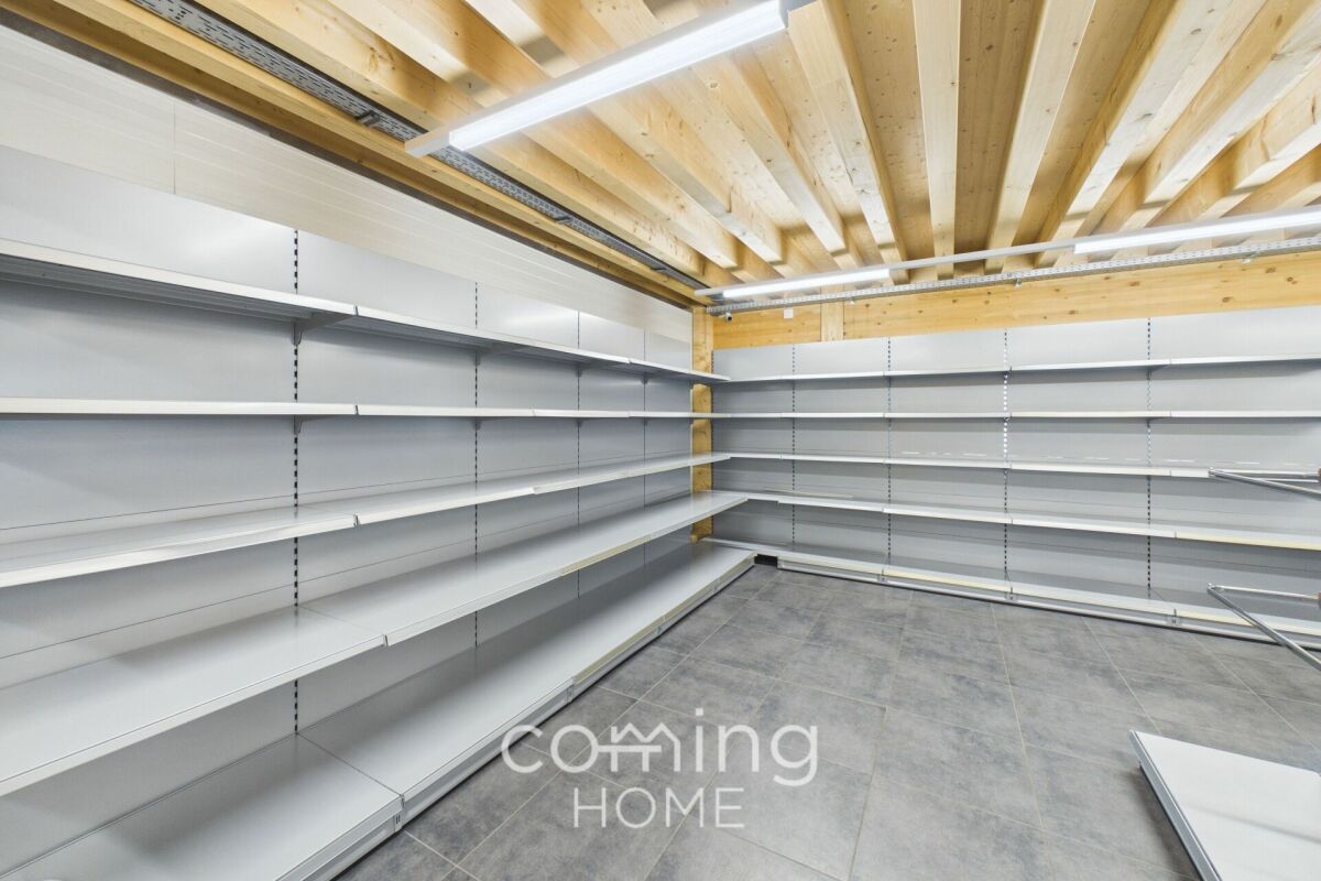 3255m² de local de stockage