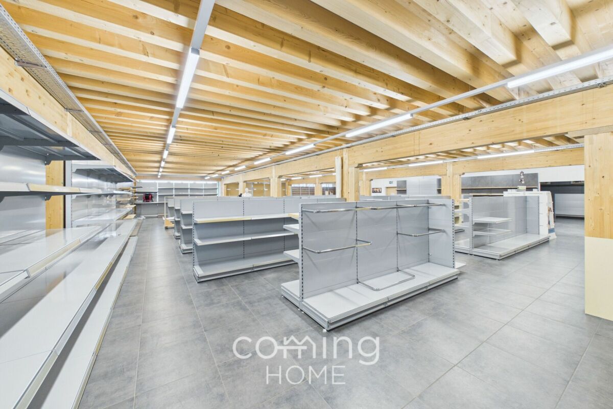 3255m² de local de stockage