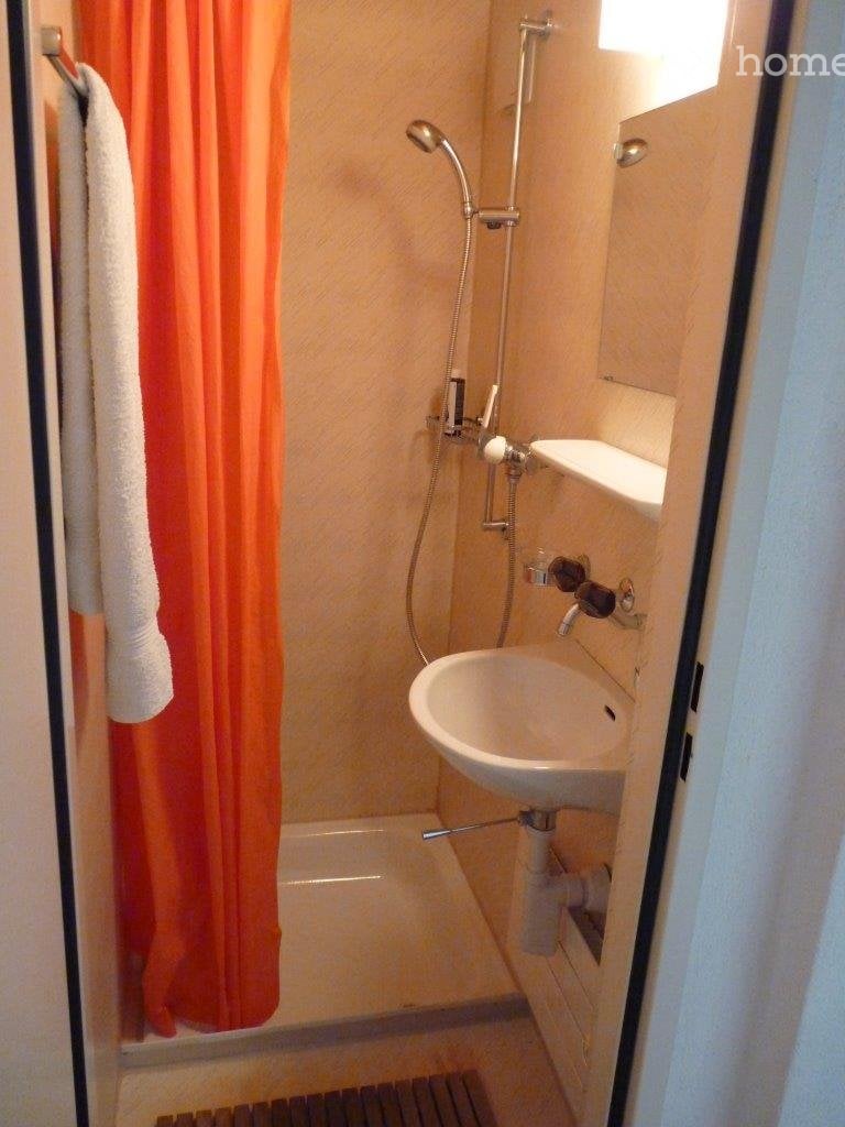 1 room single room, photo 1 of 3