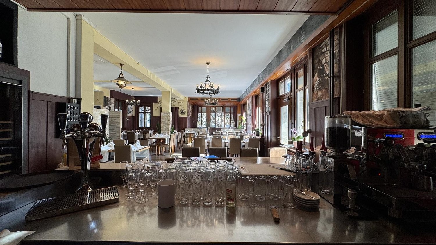 235m² restaurant, photo 3 of 4