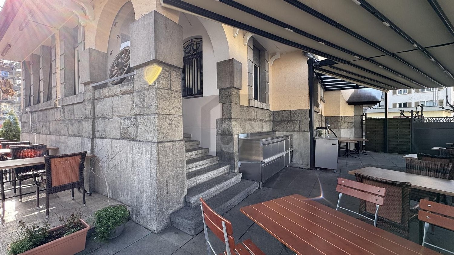 235m² restaurant, photo 2 of 4