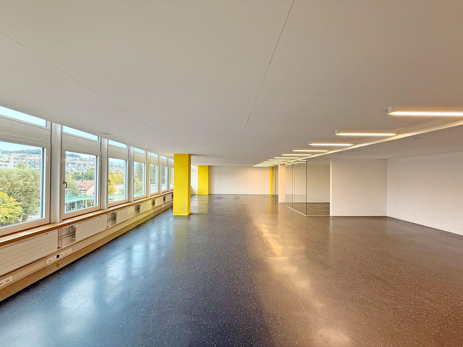 624m² office, photo 2 of 10