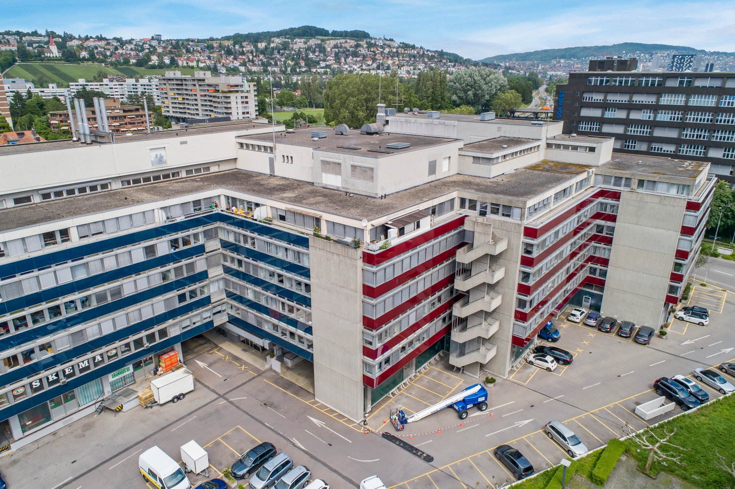 624m² office, photo 1 of 10