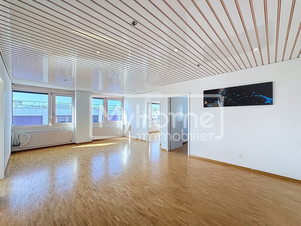 104m² shop, photo 1 of 7