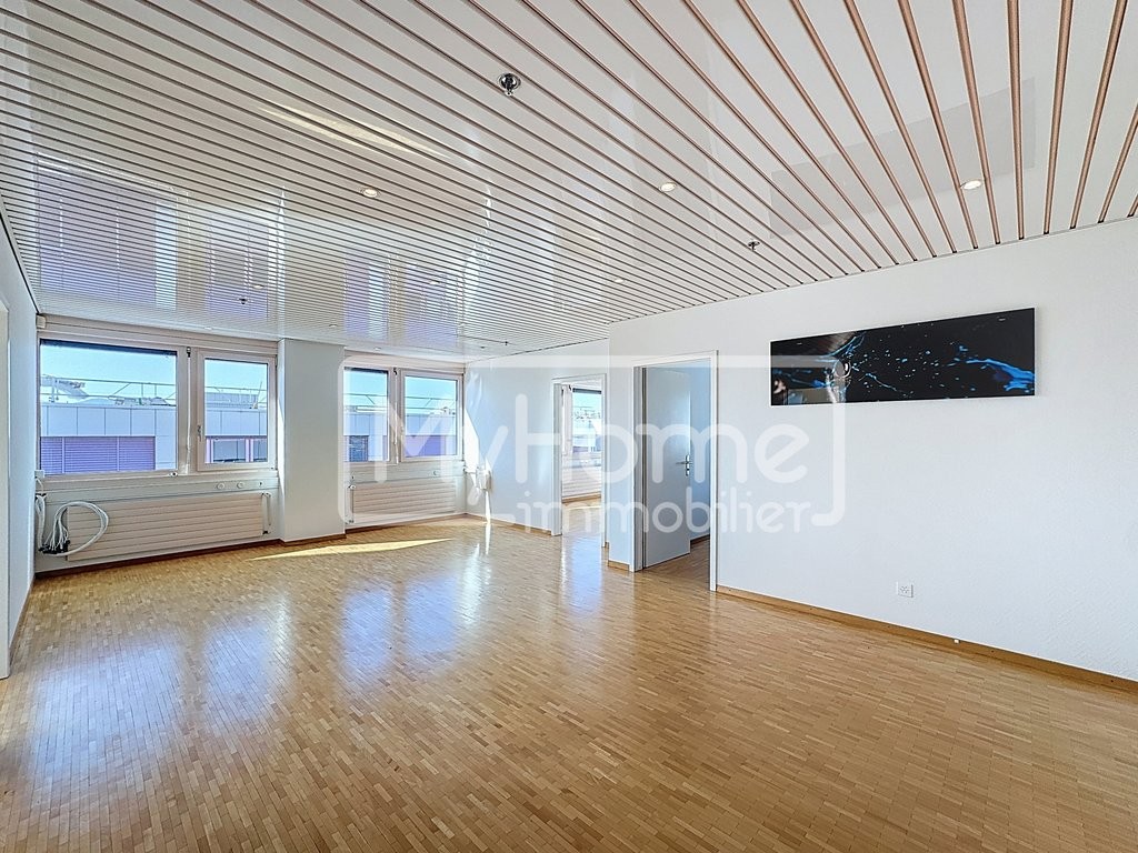 104m² shop, photo 2 of 7