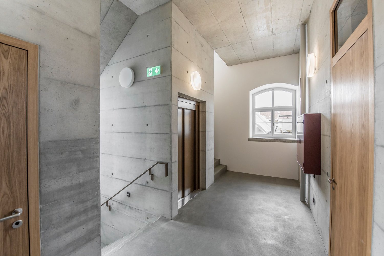355m² office, photo 3 of 7