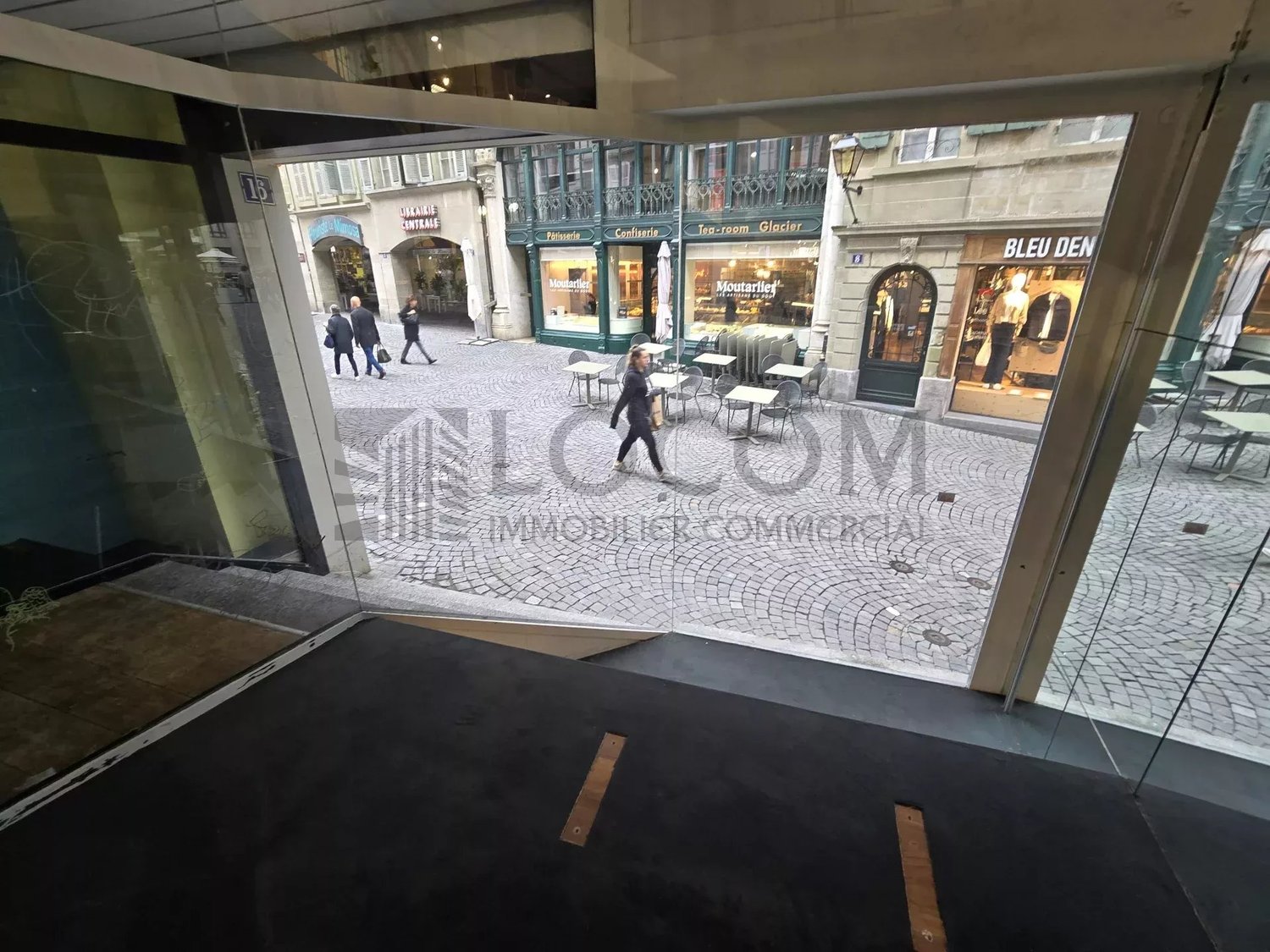 564m² shop, photo 2 of 10