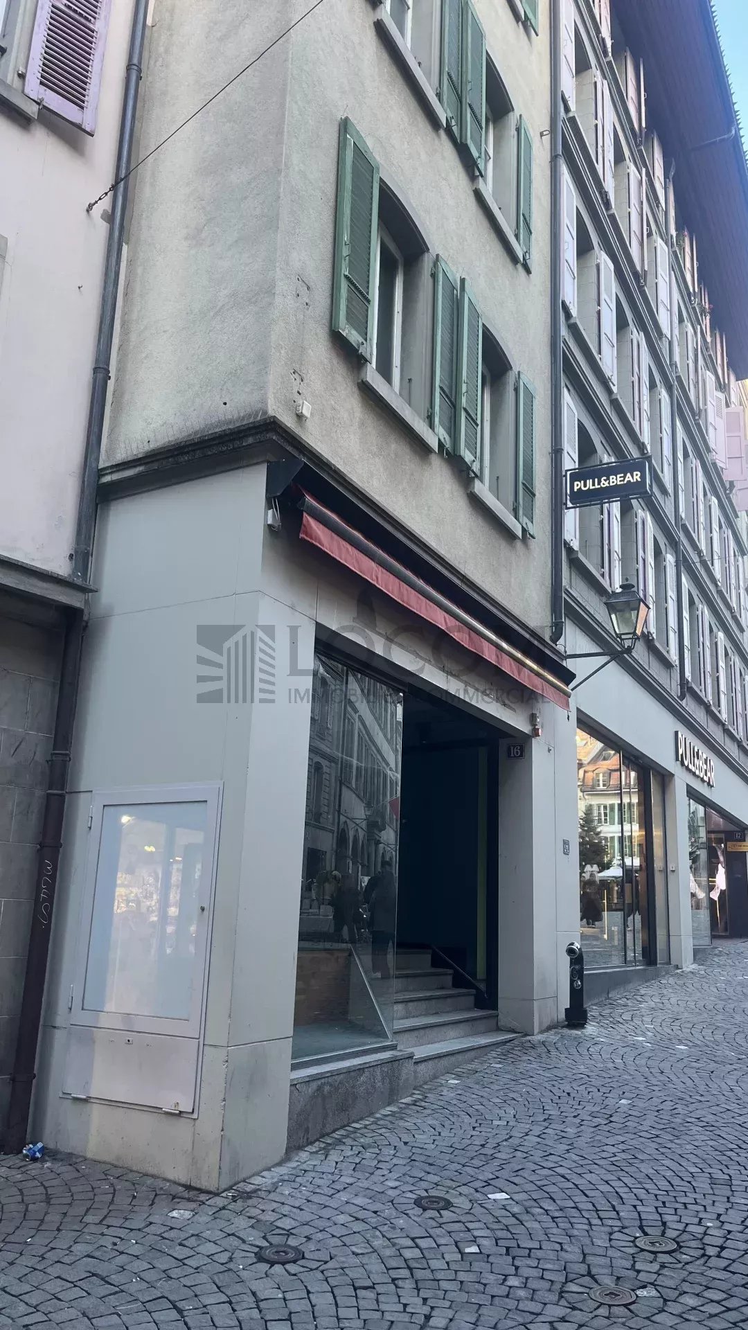 564m² shop, photo 1 of 10