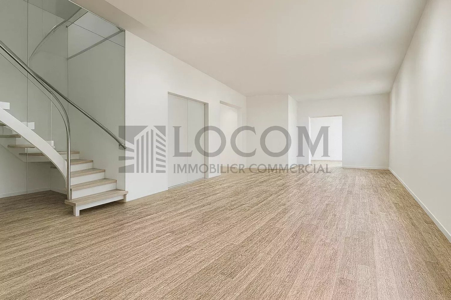 564m² shop, photo 4 of 10