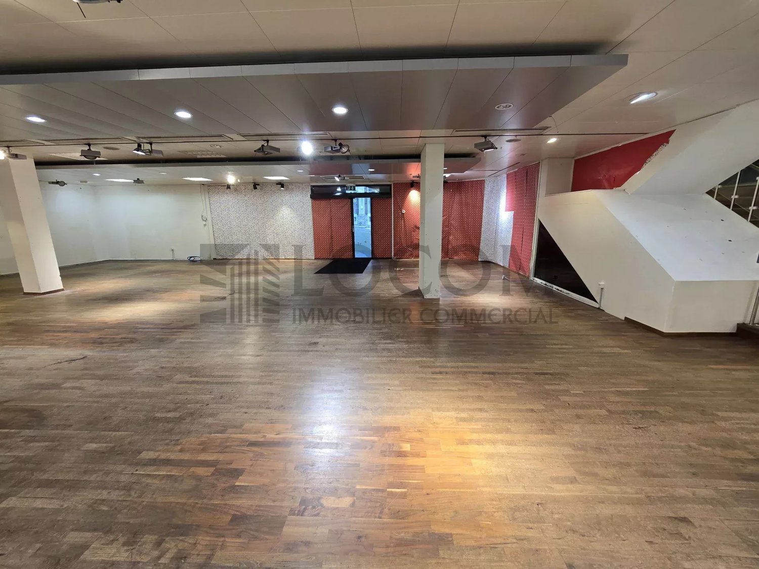 564m² shop, photo 8 of 10