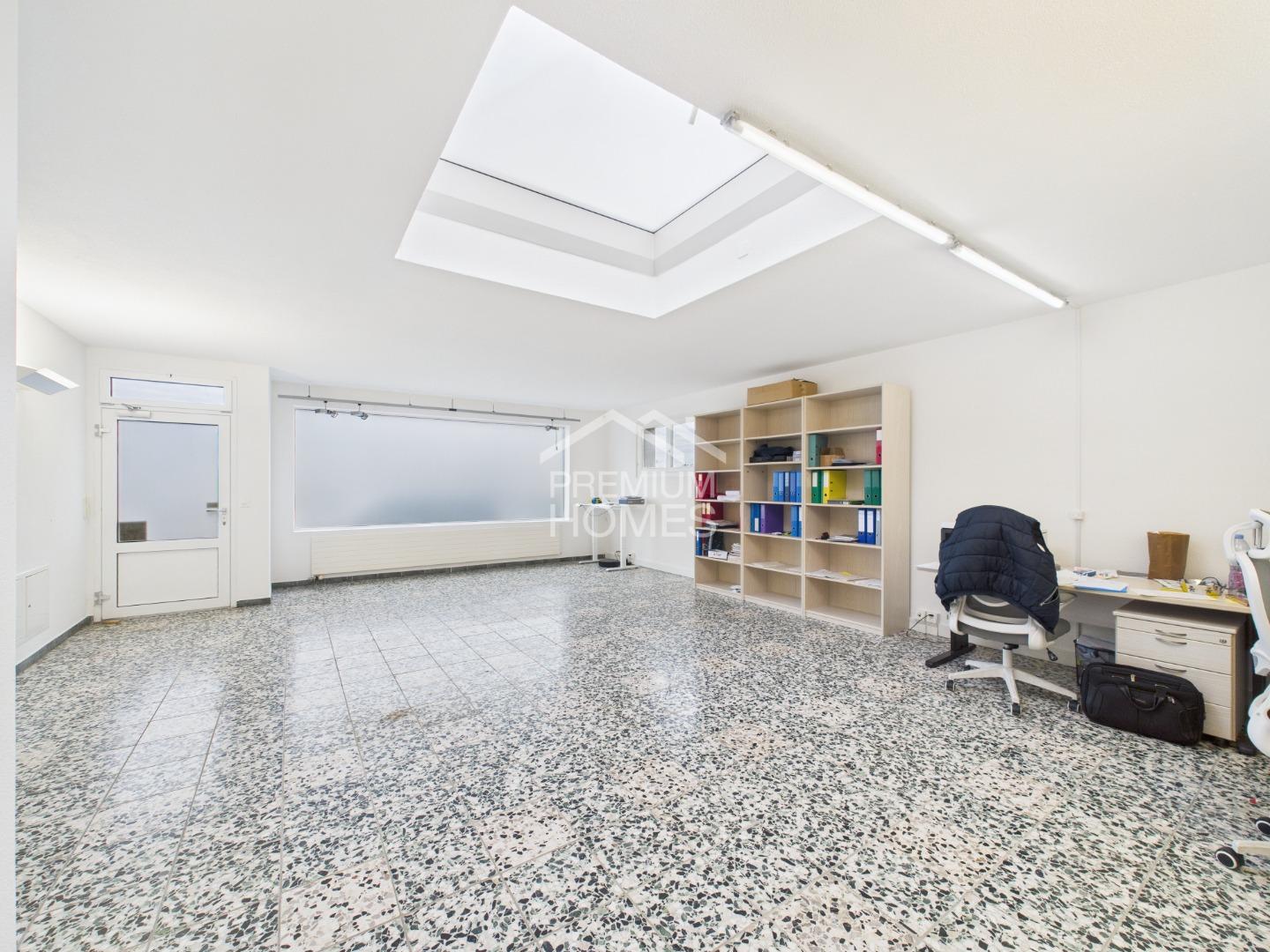 65m² office