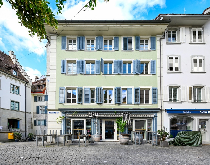 88m² shop, photo 1 of 4