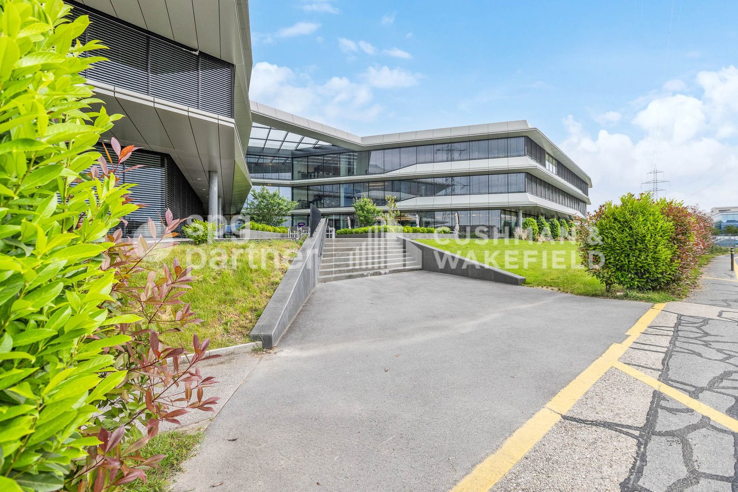 254m² office