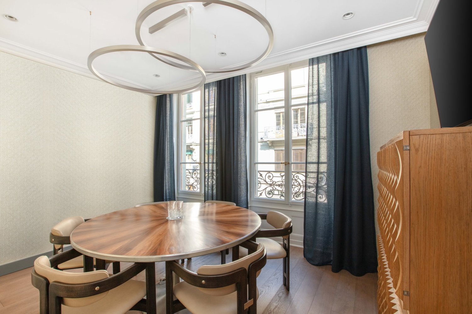 225m² office