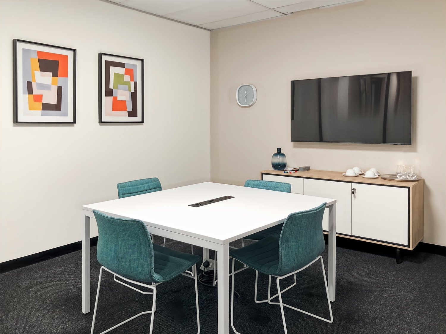 225m² office
