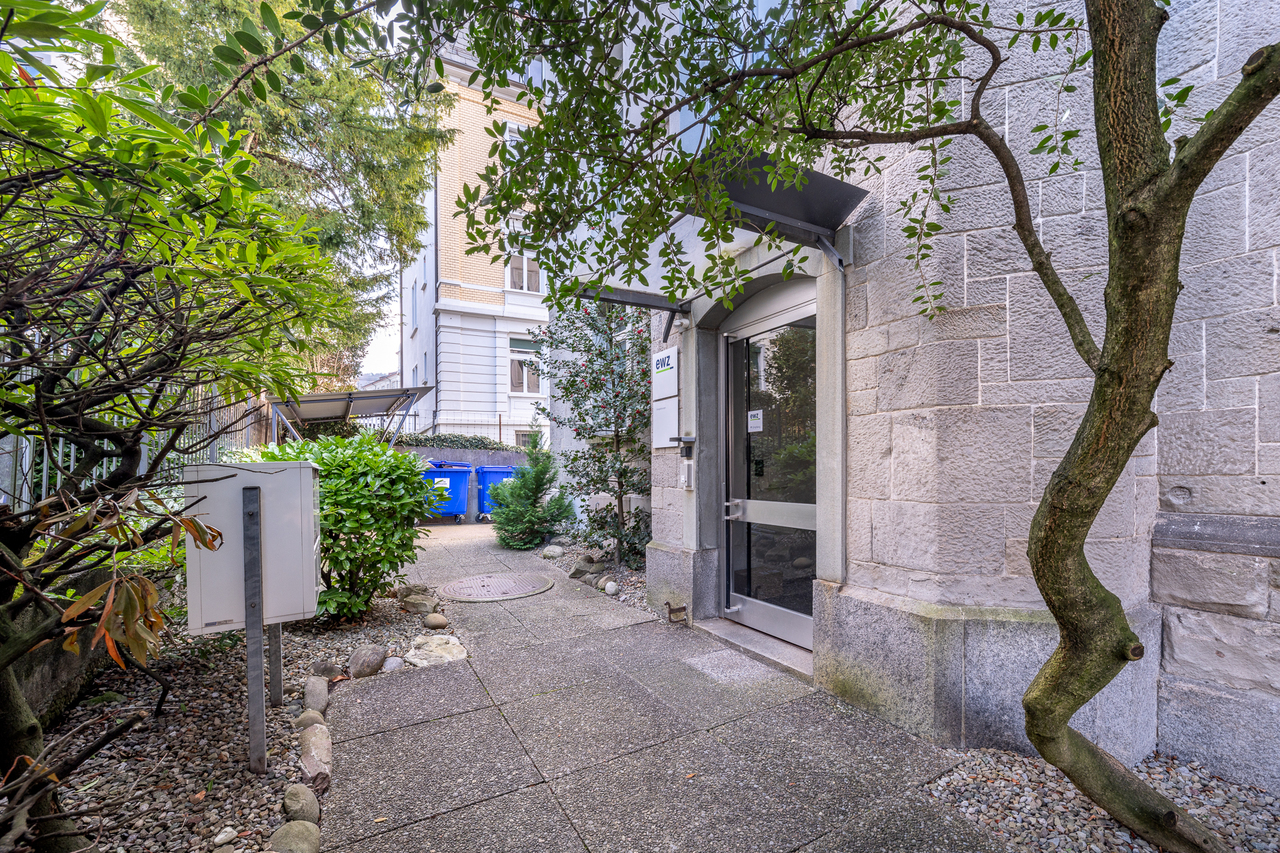 874m² office, photo 1 of 10