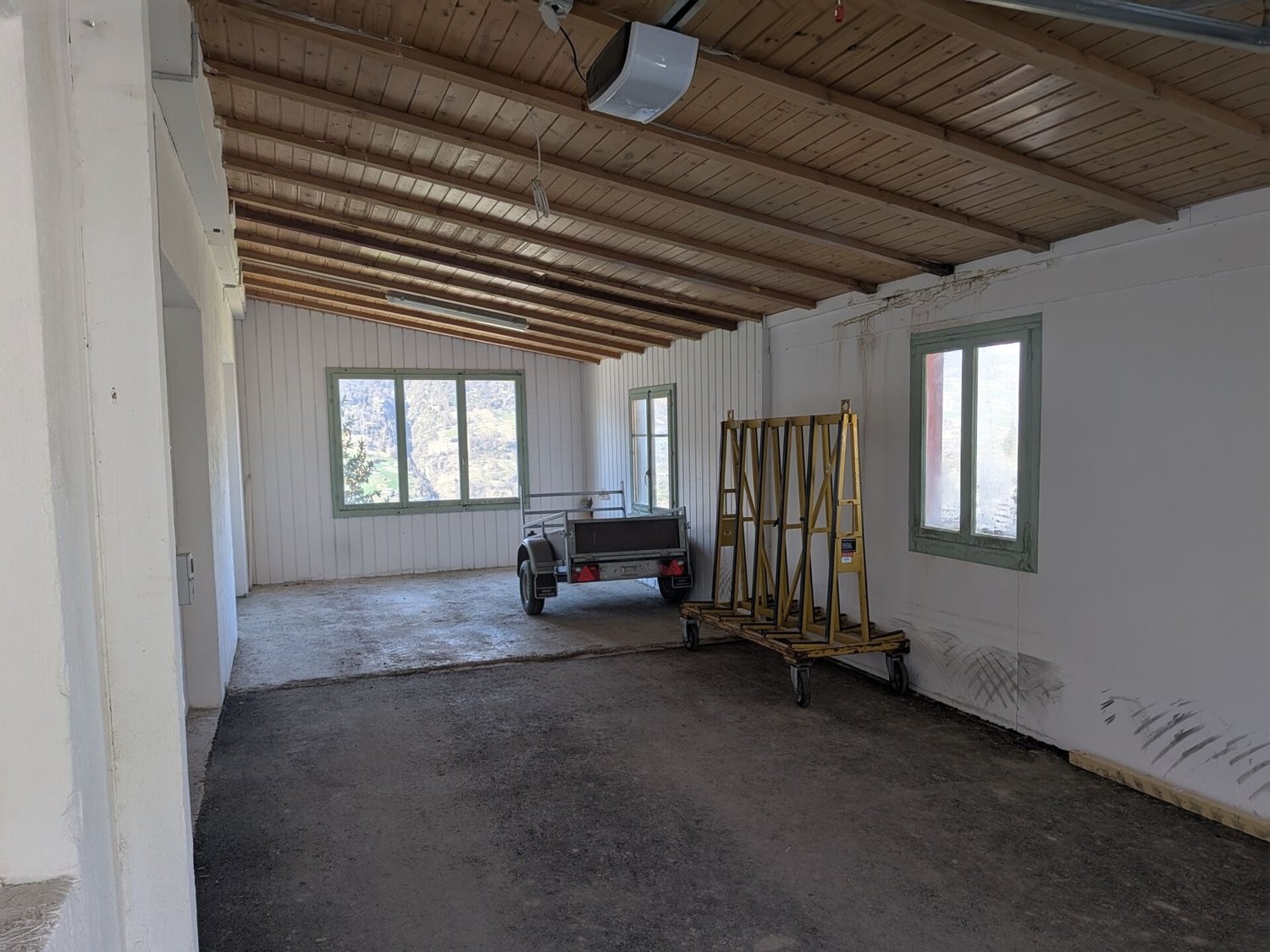 Garage, photo 3 of 5