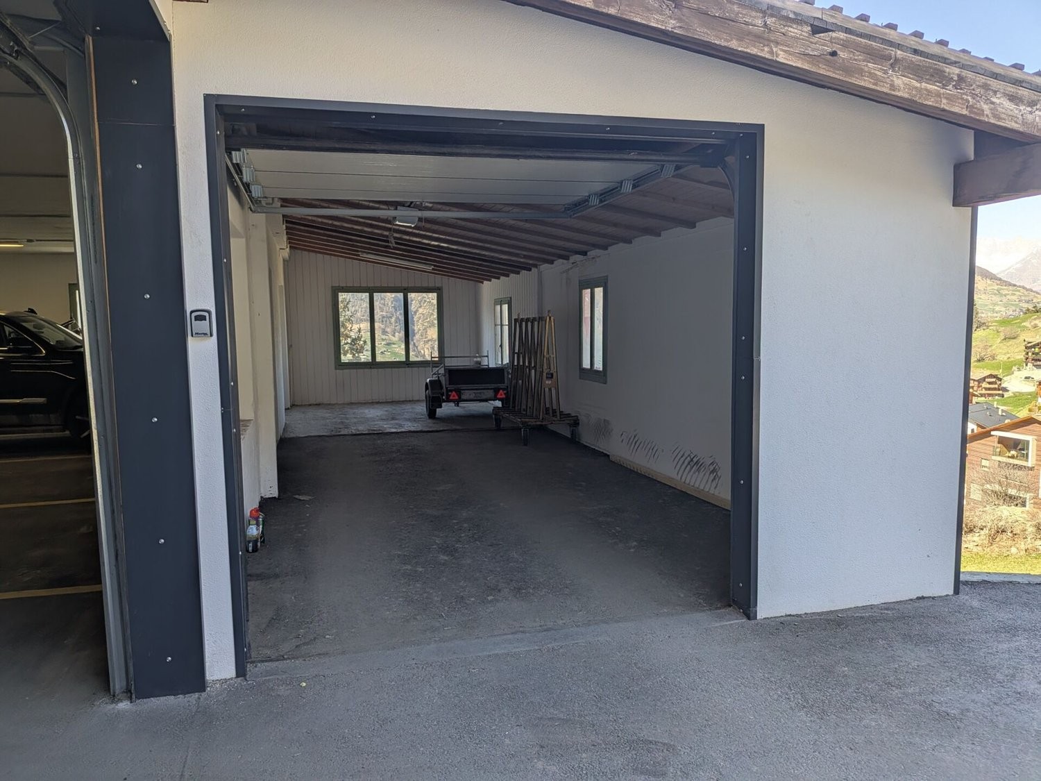 Garage, photo 1 of 5