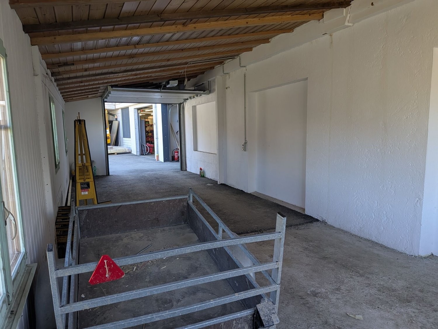 Garage, photo 4 of 5