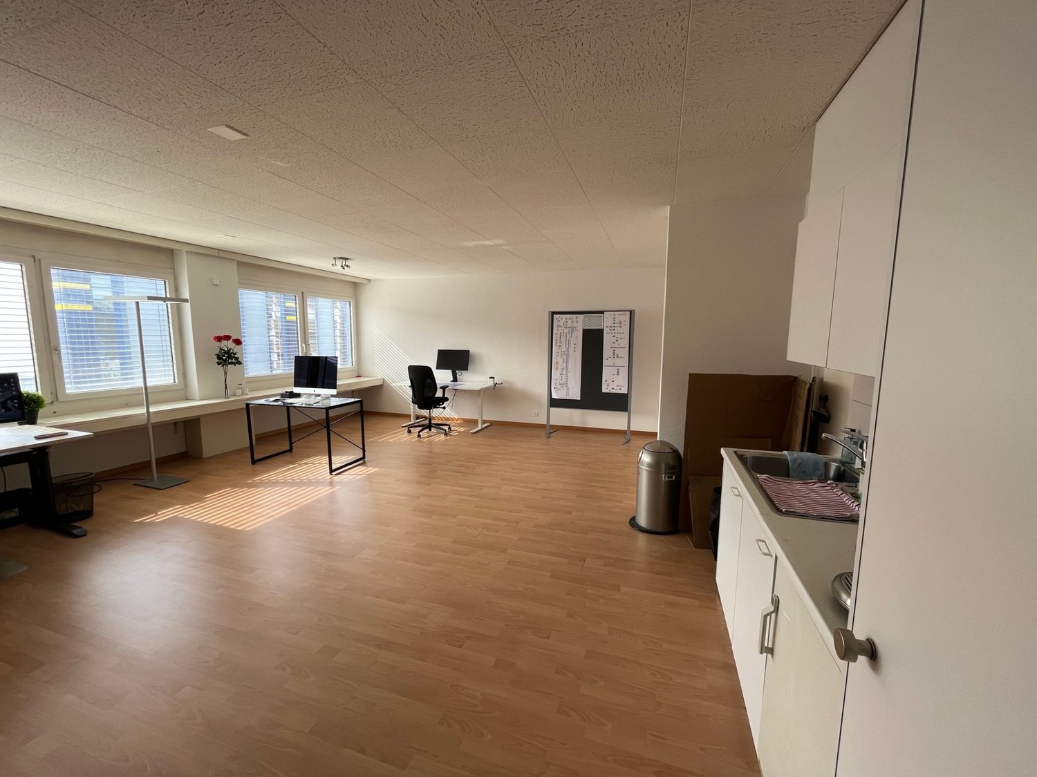 102m² commercial