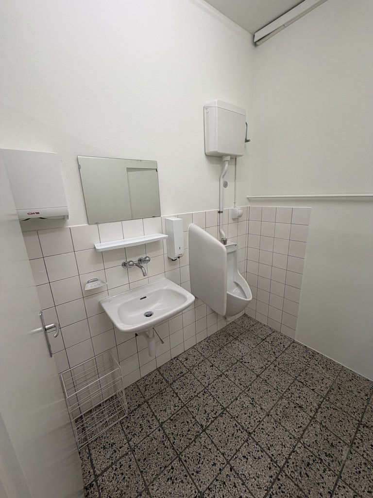 150m² commercial, foto 5 di 5