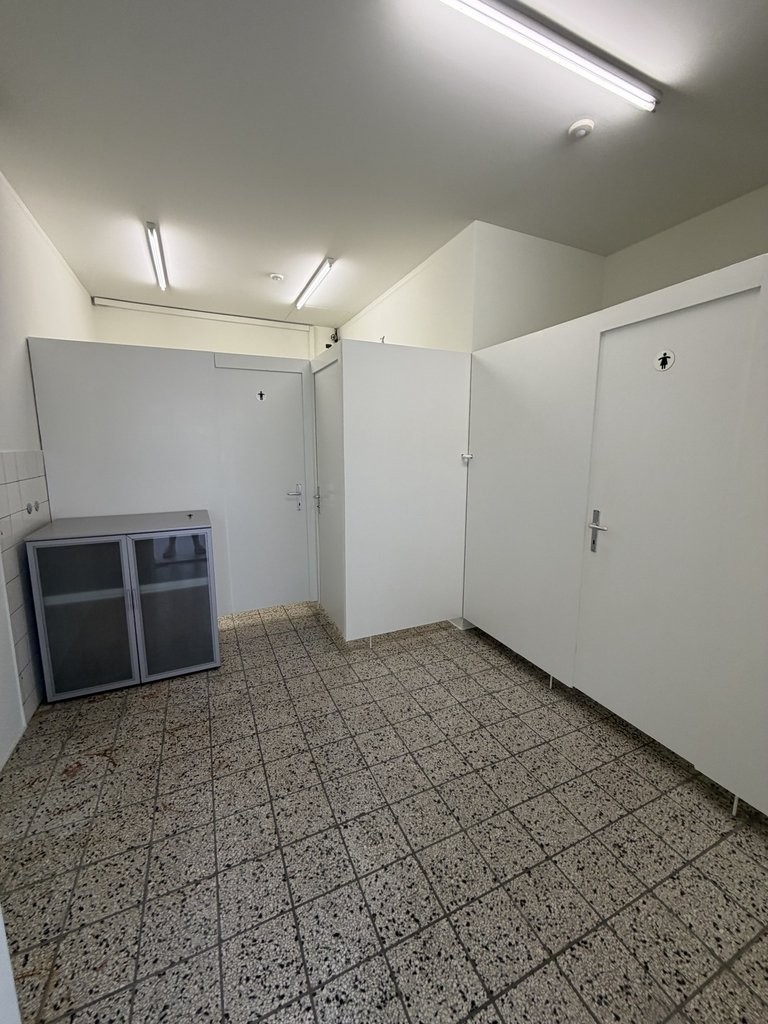 150m² commercial, foto 4 di 5