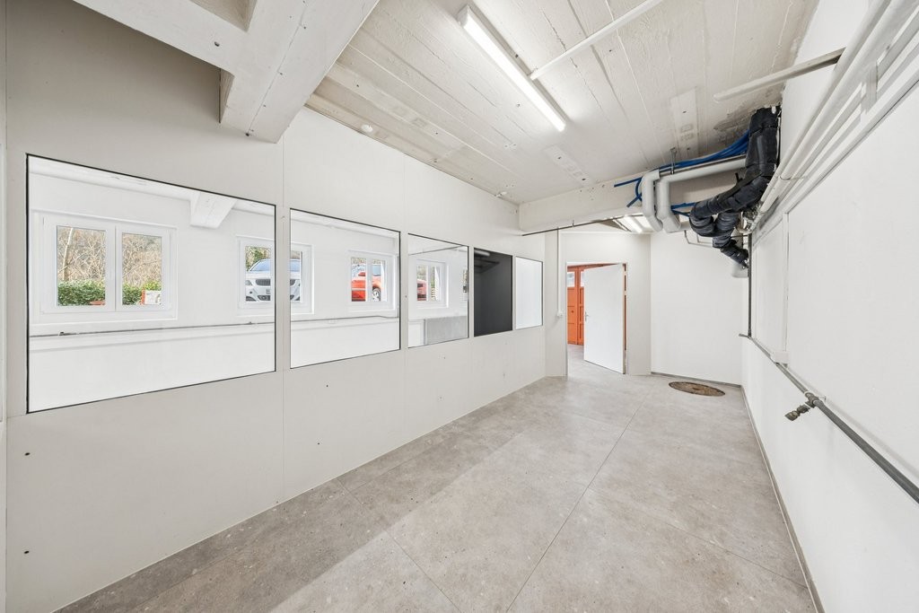 130m² commercial