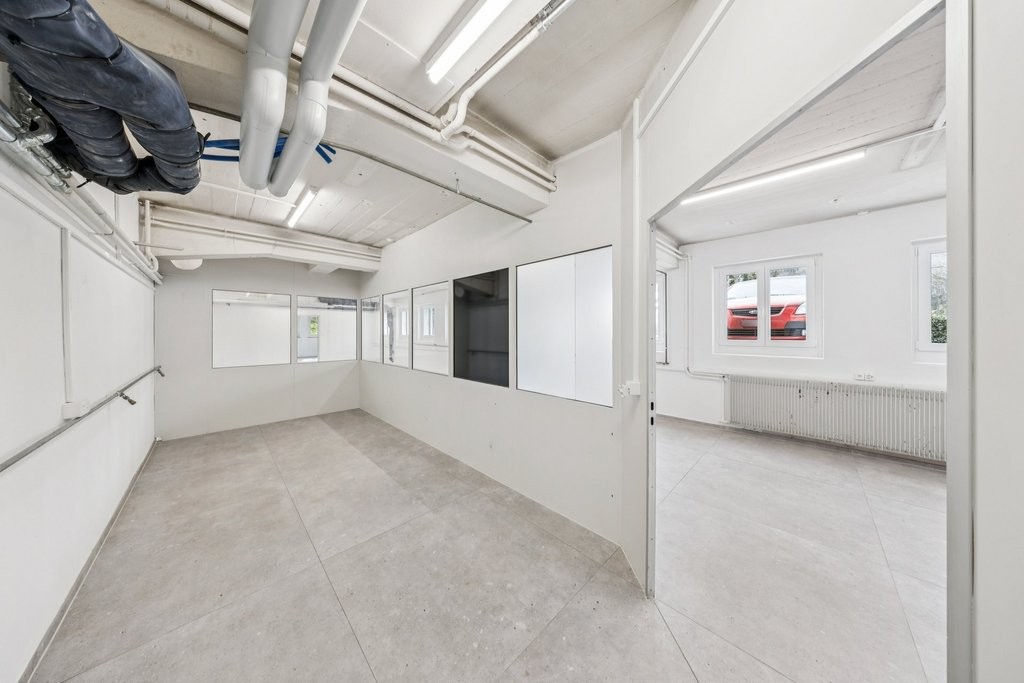 130m² commercial